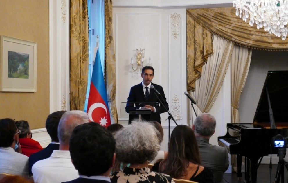 Parisdə Ermənistanın hərbi təcavüzü nəticəsində itkin düşmüş, əsir və girov götürülmüş azərbaycanlıların xatirəsi yad edilib