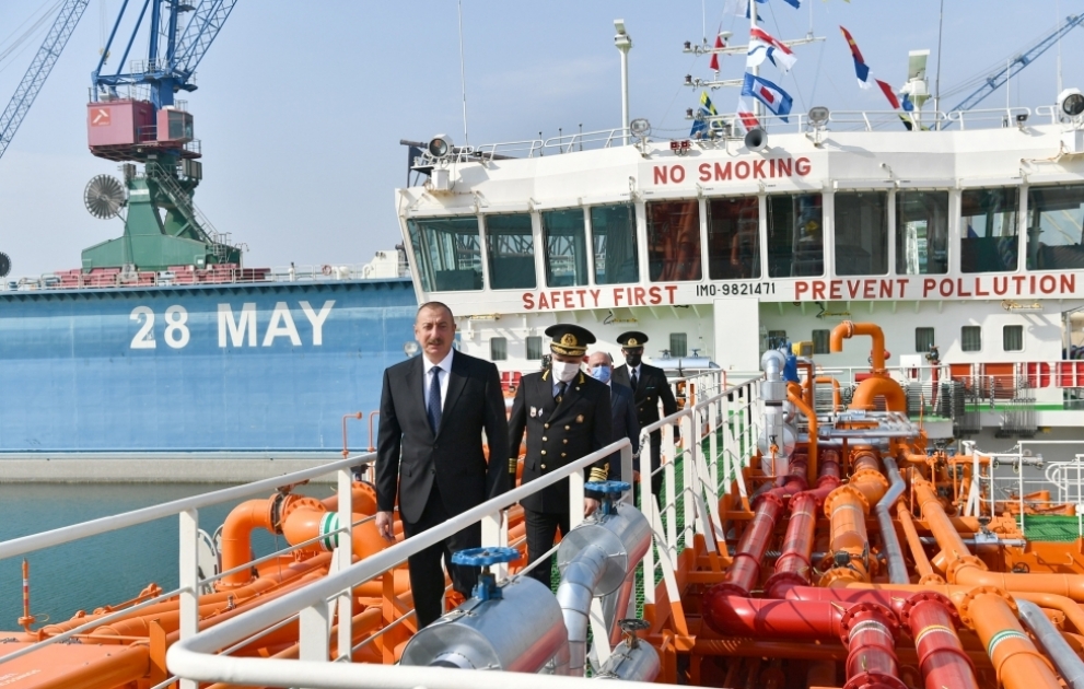 Le président Ilham Aliyev participe à la cérémonie de mise en exploitation d’un pétrolier baptisé Kelbédjer
