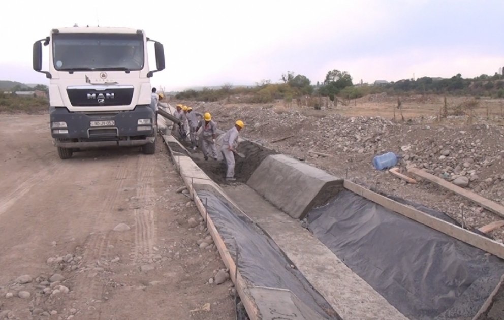 Qubada Əlibəyqışlaq və Aşağı Xuc su kanalları beton üzlüyə alınır