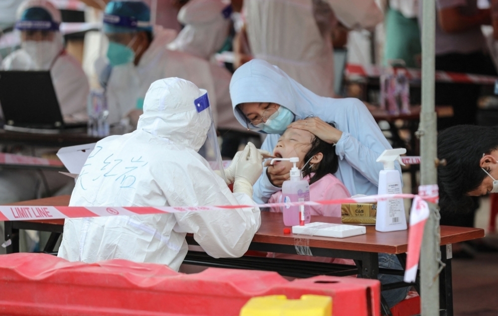 Çinin Siamen şəhərinin sakinləri kütləvi şəkildə koronavirus testindən keçirilir