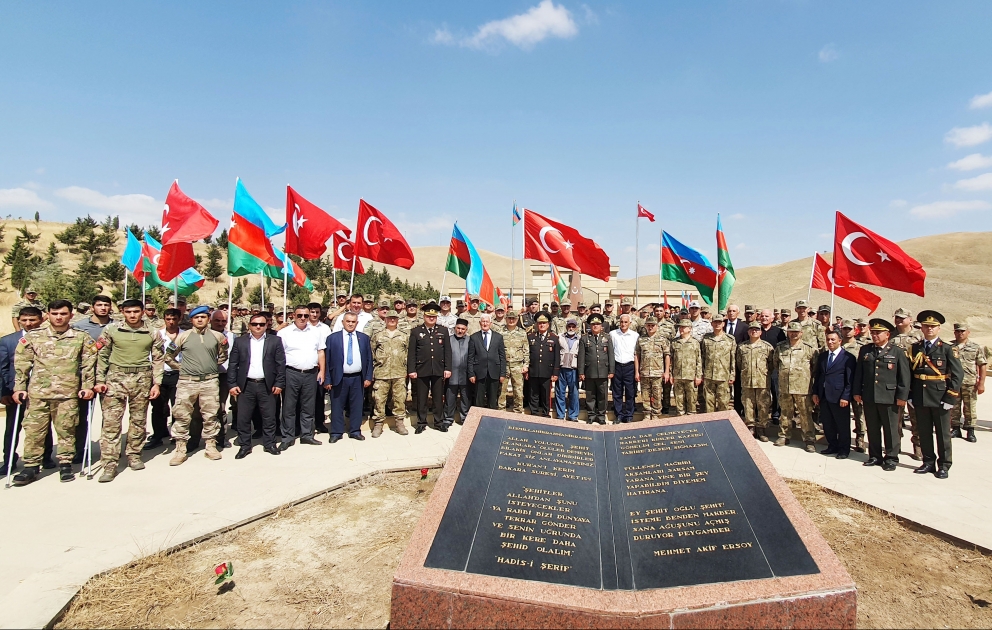 Acıdərə Türk şəhidliyinə yürüş keçirilib