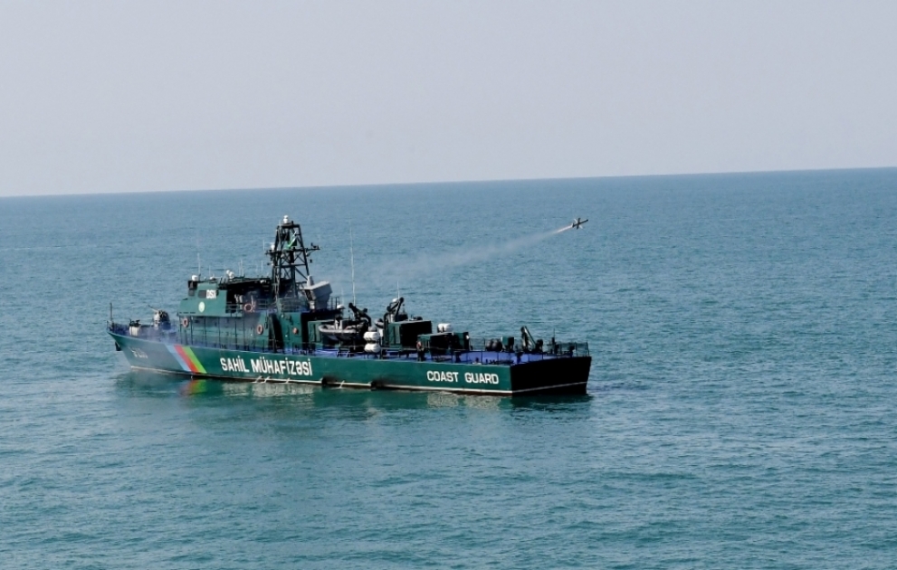 Госпогранслужба Азербайджана провела учения на Каспии