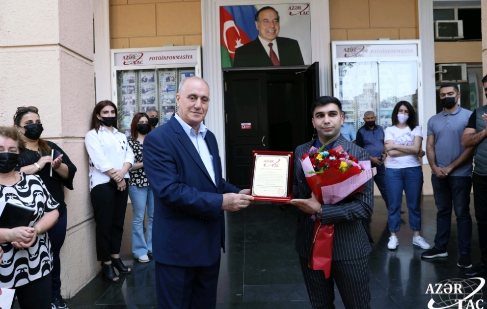 Vətən müharibəsi iştirakçısı 24 yaşlı Mehrac AZƏRTAC-da böyük sevgi və coşqu ilə qarşılandı