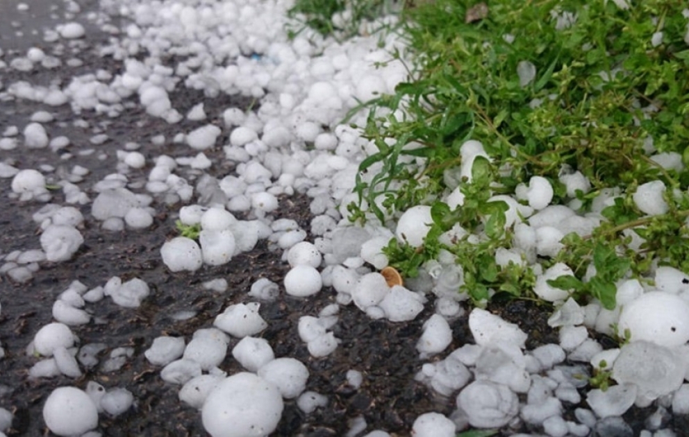 Qərb bölgəsinə leysan və dolu yağıb