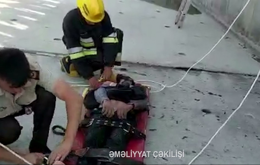 FHN-in əməkdaşları Göyçayda kanala düşən şəxsi xilas ediblər