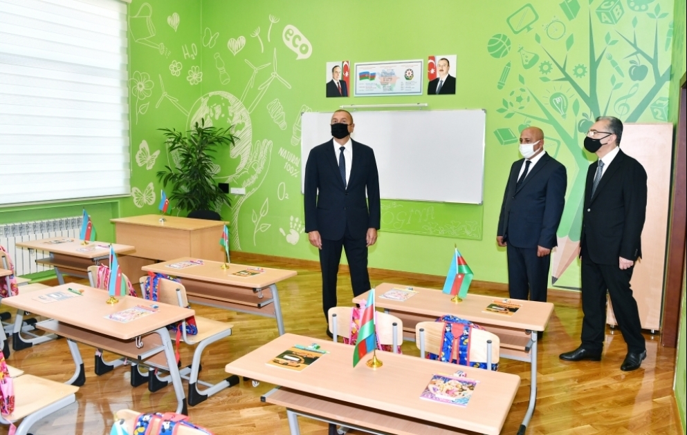 Le président Ilham Aliyev visite l’école secondaire n°71 dans l’arrondissement de Sabountchou