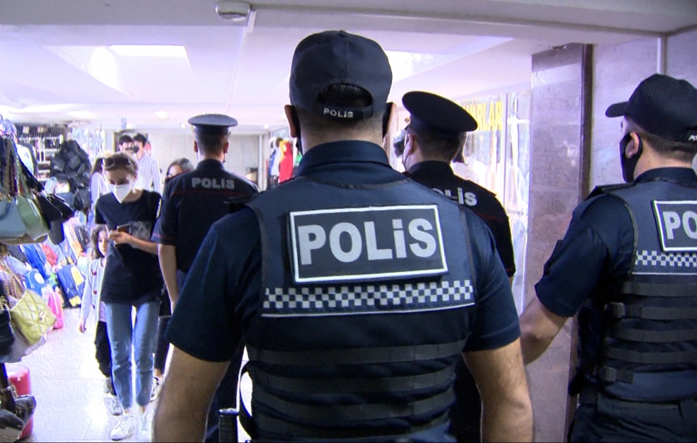 Yeraltı piyada keçidlərində fəaliyyət göstərən ticarət obyektlərində reyd keçirilib