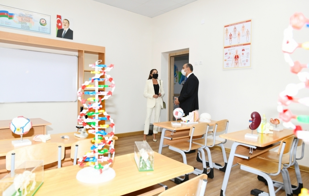 First Vice-President Mehriban Aliyeva viewed conditions created at newly-built secondary school No 88 in Bina settlement of Baku