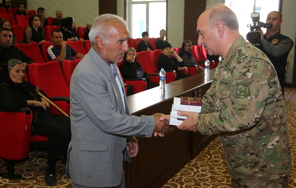Əlahiddə Ümumqoşun Orduda şəhid ailələrinə müxtəlif orden və medallar təqdim edilib