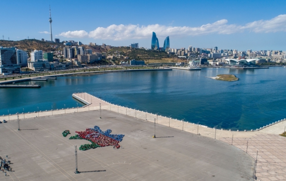Könüllülərin iştirakı ilə “Vətən var olsun!” adlı fləşmob keçirilib