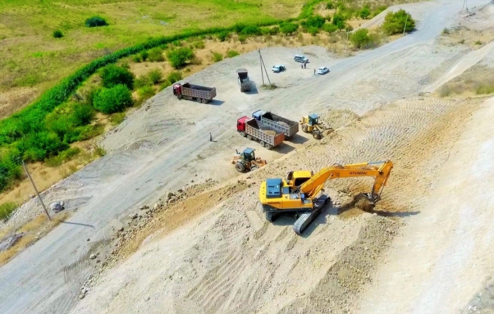 Xudafərin-Qubadlı-Laçın və Xanlıq-Qubadlı avtomobil yollarının inşası sürətlə davam etdirilir
