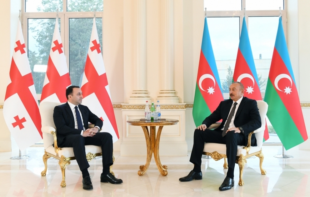 Le président azerbaïdjanais Ilham Aliyev reçoit le Premier ministre géorgien