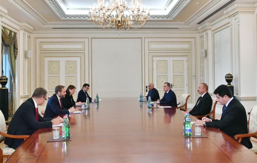 Staatspräsident Ilham Aliyev empfängt tschechischen Außenminister