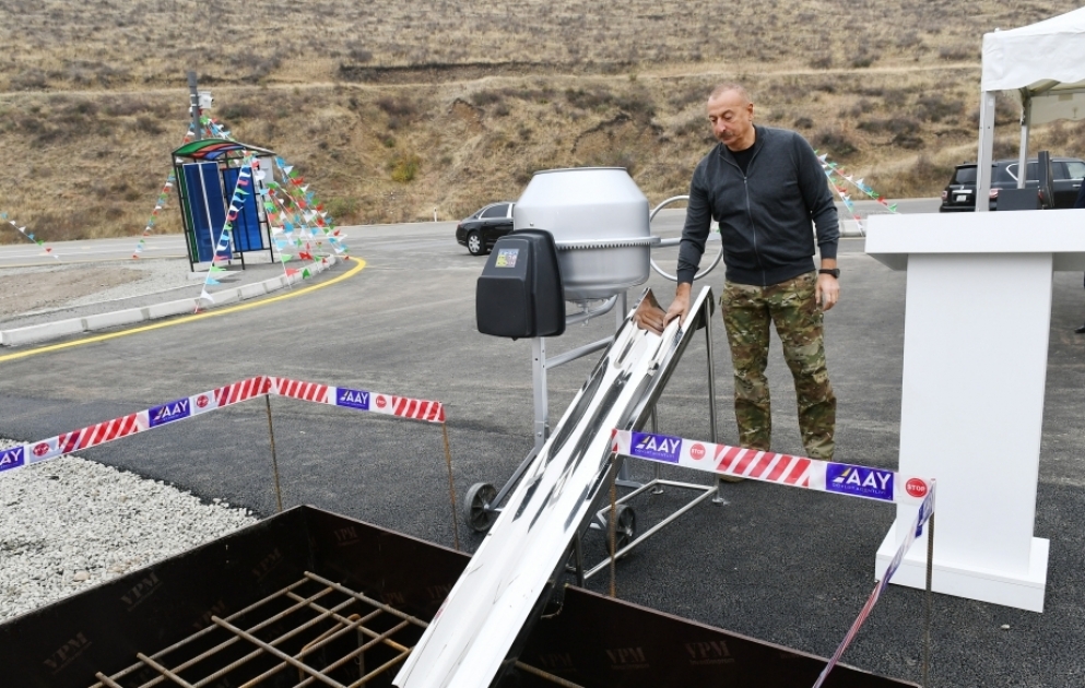 Le président Ilham Aliyev pose la première pierre de la route Talych-Tapgaragoyounlou-Gachalty-Naftalan