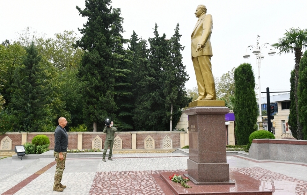 Präsident Ilham Aliyev zu Besuch im Rayon Terter eingetroffen