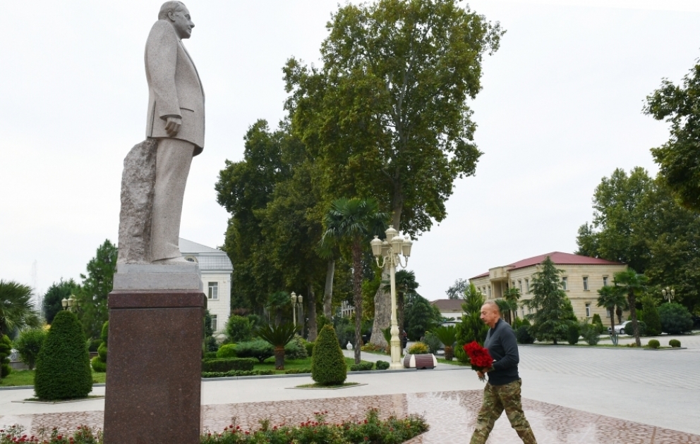 Präsident Ilham Aliyev zu Besuch im Rayon Barda eingetroffen