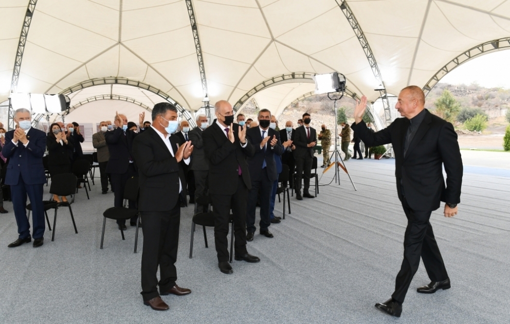 Prezident İlham Əliyev Cəbrayıl ictimaiyyətinin nümayəndələri ilə görüşüb, Memorial Kompleksin və şəhərin bərpasının təməl daşını qoyub