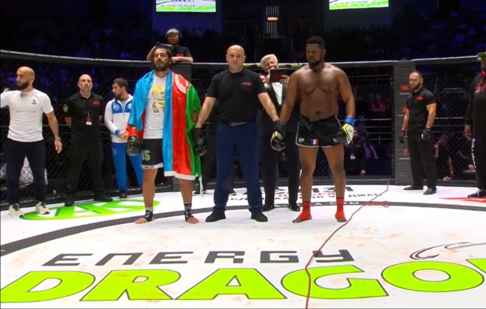 Aserbaidschans K-1-Kämpfer Zabit Samadov feiert seinen nächsten Sieg