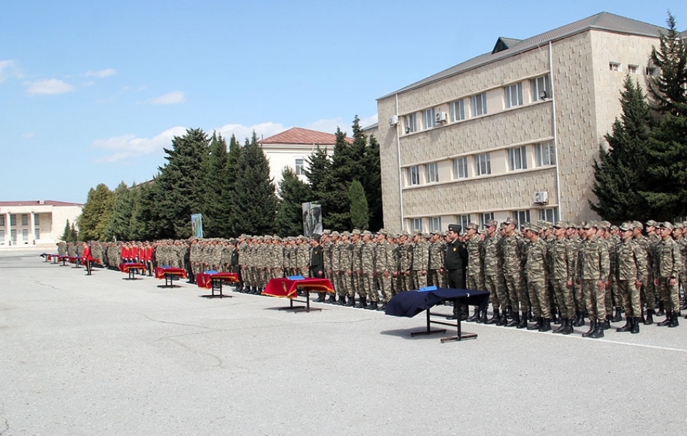 “Müddətdən artıq həqiqi hərbi xidmət hərbi qulluqçularının hazırlığı kursu”nun növbəti buraxılış mərasimi keçirilib