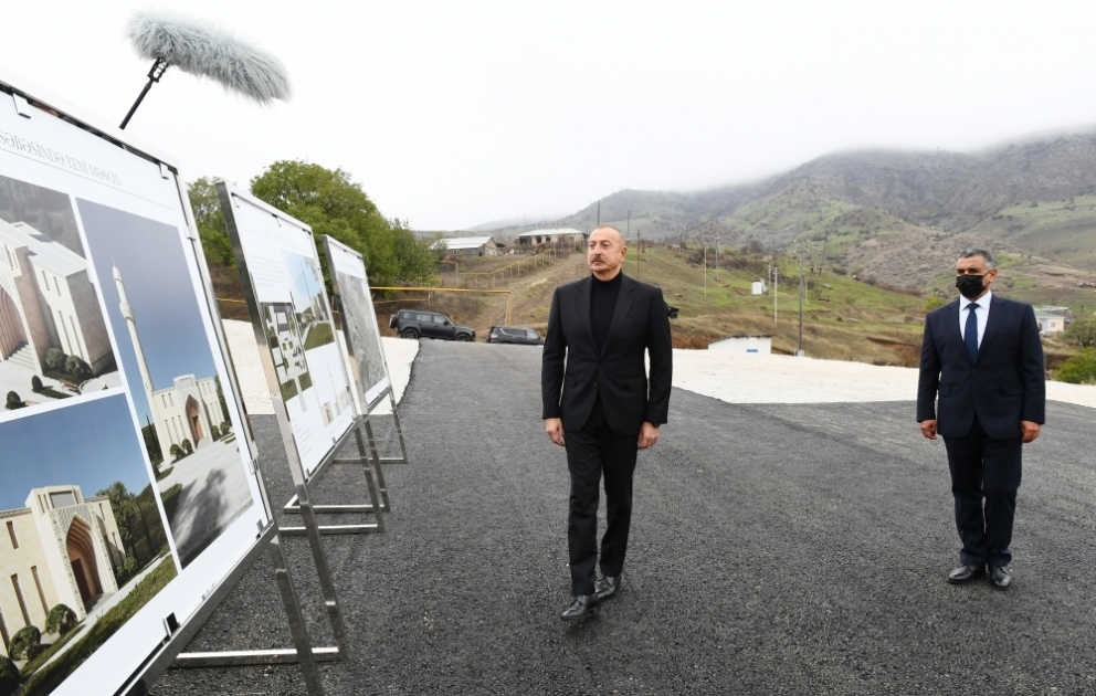 Präsident Ilham Aliyev besucht Siedlung Hadrut und Dorf Tugh in Khojavend Region 
Grundstein für neue Moschee gelegt