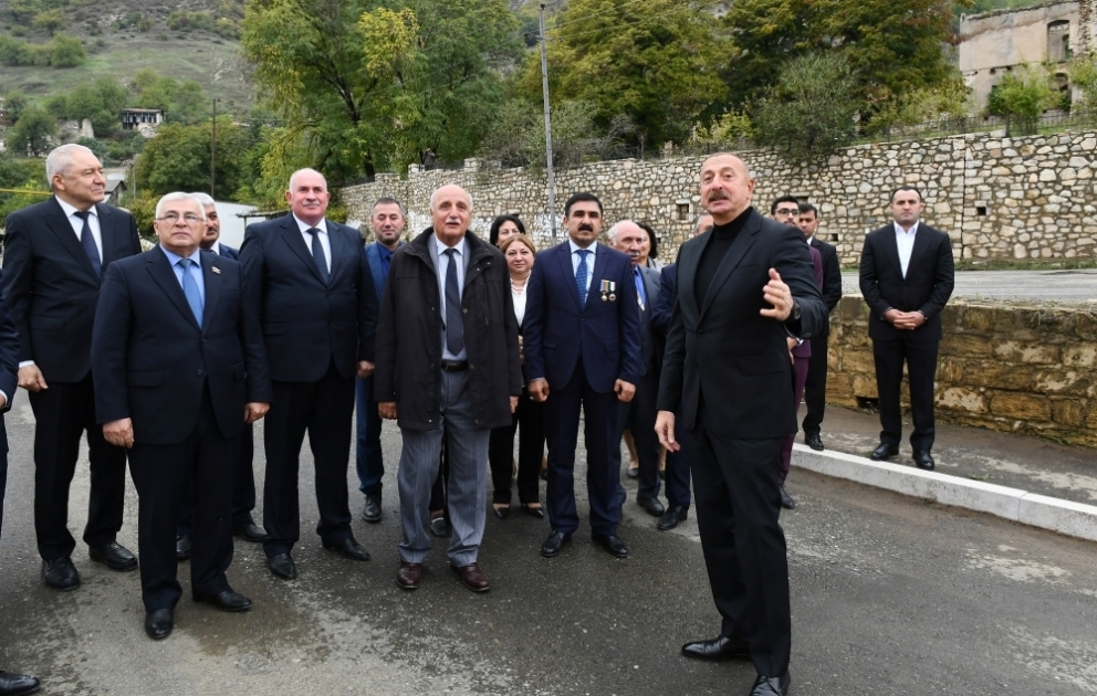 Präsident Ilham Aliyev zu Besuch im Dor Tugh