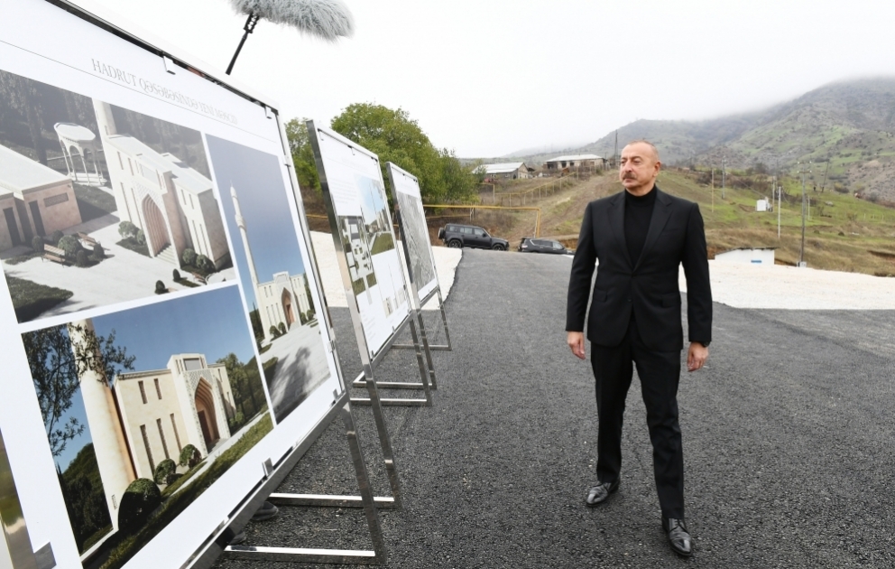 Déplacement du président Ilham Aliyev dans le bourg de Hadrout et le village de Tough
  La première pierre d’une nouvelle mosquée a été posée dans le bourg de Hadrout
