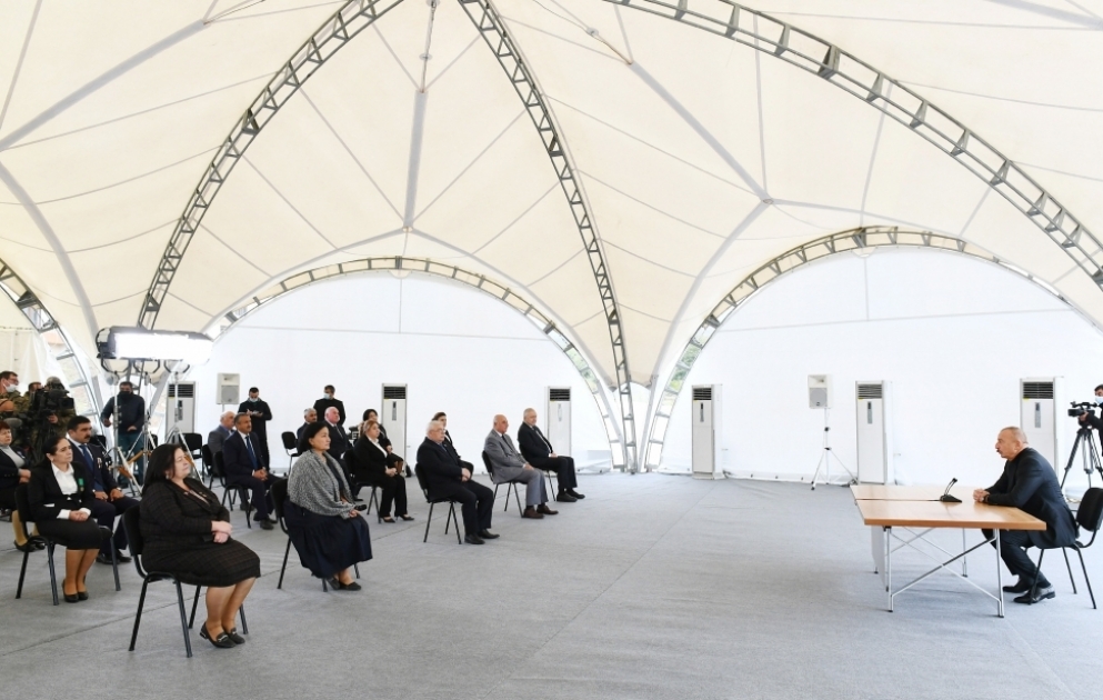 Le président Ilham Aliyev rencontre des représentants de la communauté de Khodjavend