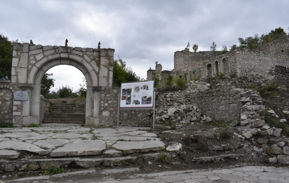 Dahi bəstəkar Üzeyir Hacıbəylinin erməni vandalizminə məruz qalan evi