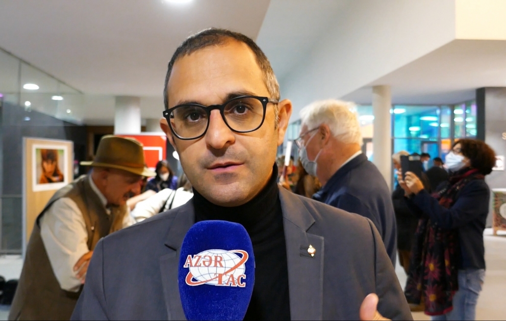 Araş Derambarş: Rzanın fotoları siyasi və geosiyasi mesajlar ötürür