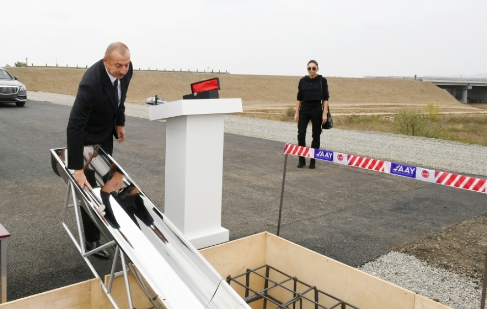 Le président Ilham Aliyev et la première dame Mehriban Aliyeva se déplacent dans la région de Fuzouli