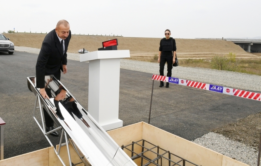 Präsident Ilham Aliyev und First Lady Mehriban Aliyeva zu Besuch in der Region Füsuli