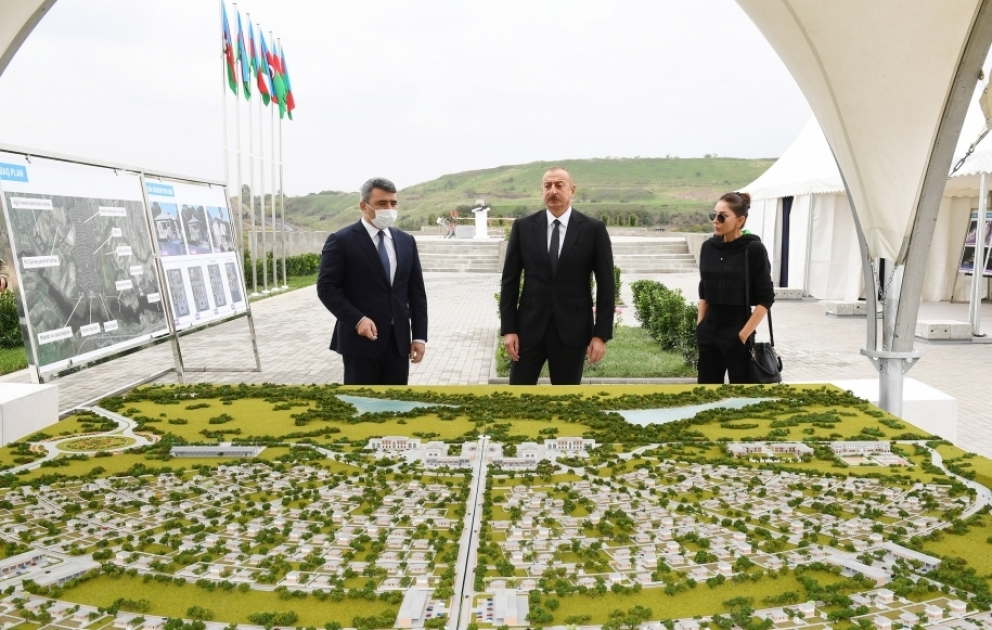 Füsuli: Präsident Ilham Aliyev legt im Dorf Dovlätyarli Grundstein für Smart Village
