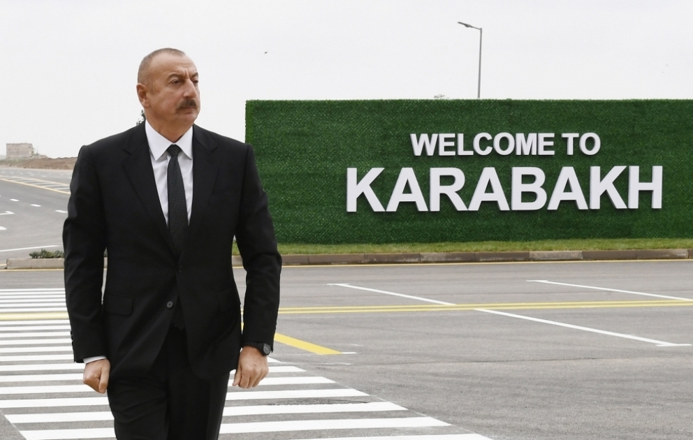 Präsident Ilham Aliyev inspiziert im neuen internationalen Flughafen Füsuli geschaffene Bedingungen