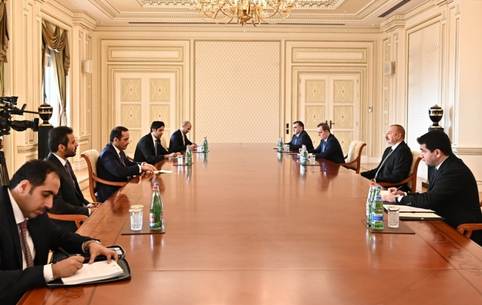 Präsident Ilham Aliyev empfängt eine Delegation um stellvertretenden Premierminister von Katar