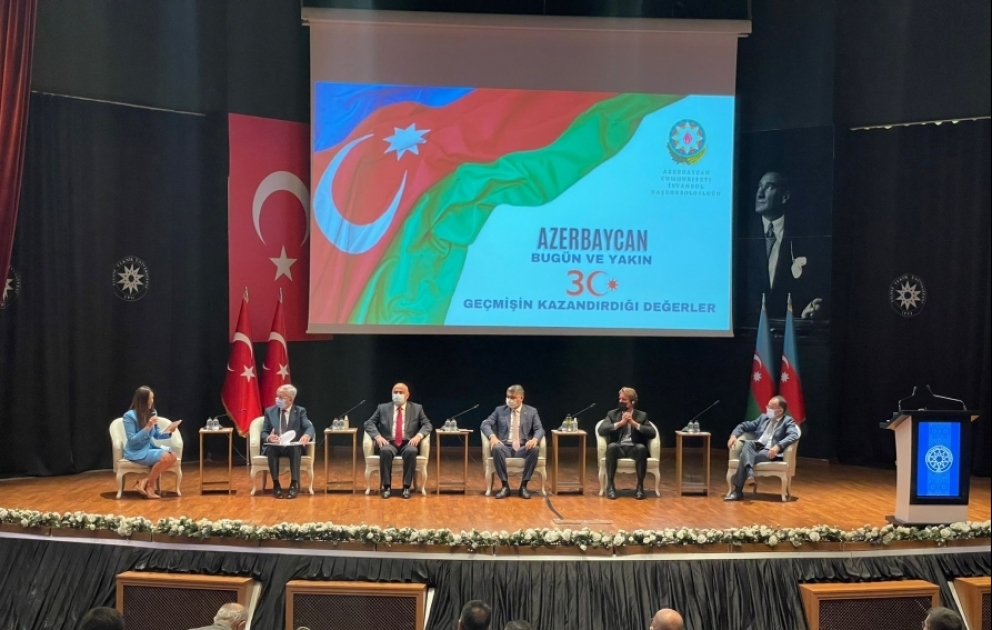 İstanbulda keçirilən konfransda Azərbaycanın Müstəqilliyinin Bərpası Gününün tarixindən danışılıb