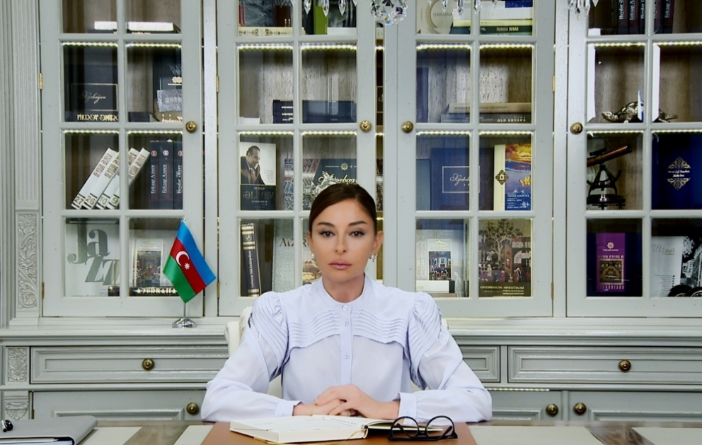 Birinci vitse-prezident Mehriban Əliyeva rəsmi instaqram səhifəsində Füzulidən olan keçmiş məcburi köçkünlərlə görüşü ilə bağlı paylaşım edib