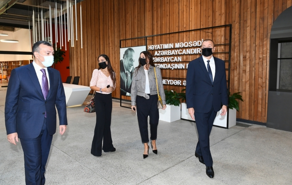 In Baku DOST Zentrum für inklusive Entwicklung und Kreativität eröffnet 
Präsident Ilham Aliyev, First Lady Mehriban Aliyeva und ihre Tochter Leyla Aliyeva nehmen an der Eröffnungsveranstaltung teil