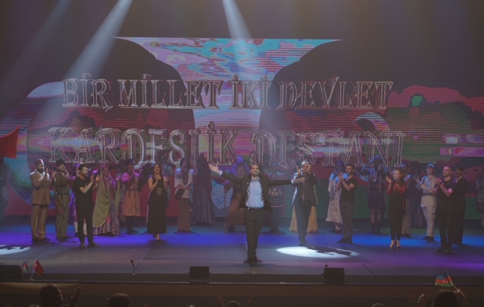 Ankarada “Qardaşlıq dastanı rəqsi” musiqili tamaşasının təqdimatı olub