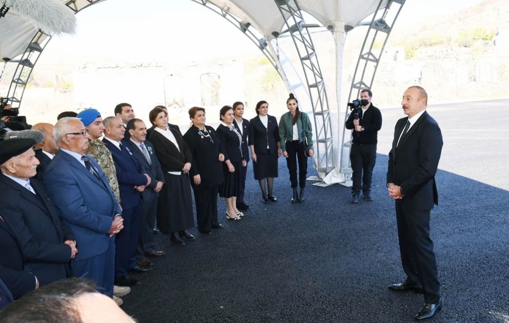 Präsident Ilham Aliyev und First Lady Mehriban Aliyeva trefen Vertreter der Öffentlichkeit des Rayons Gubadli