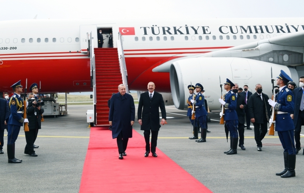 Türkiyə Prezidenti Rəcəb Tayyib Ərdoğan Azərbaycana rəsmi səfərə gəlib
Füzuli Beynəlxalq Hava Limanında ilk rəsmi qarşılanma