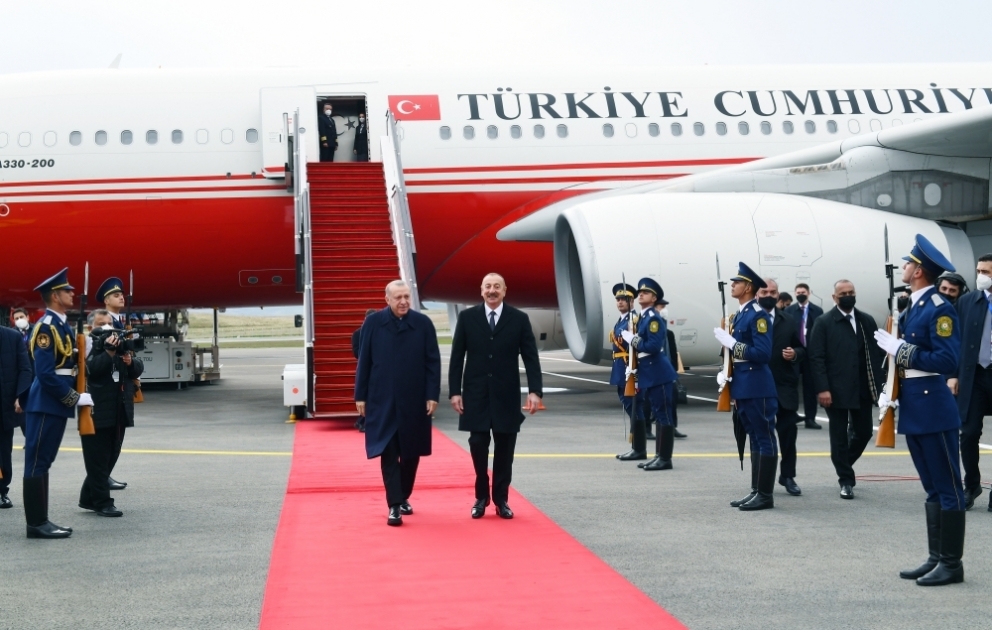 Präsident Recep Tayyip Erdogan zu Staatsbesuch in Aserbaidschan eingetroffen 
Erster offizieller Empfang im Internationalen Füsuli Airport
