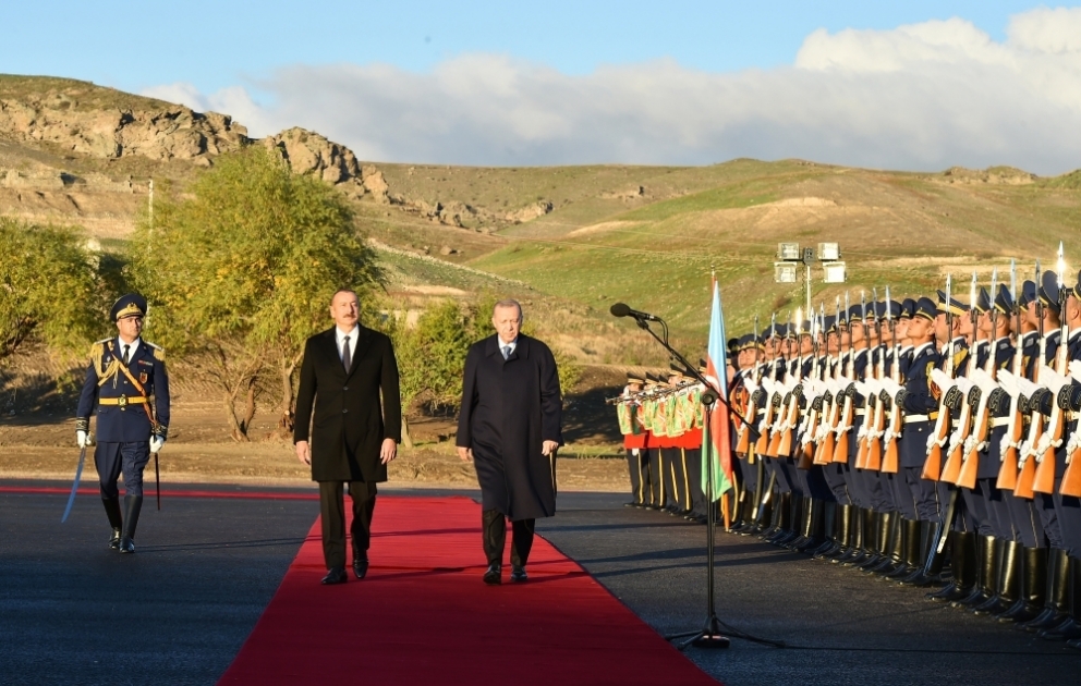 Cérémonie d’accueil officiel du président turc Recep Tayyip Erdogan dans la région de Zenguilan