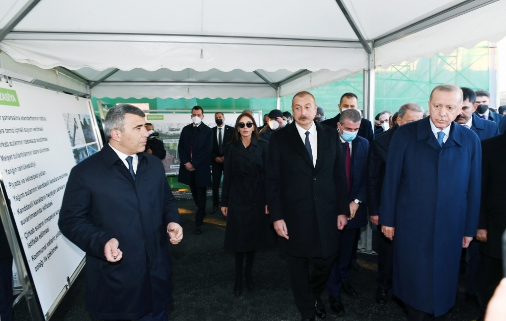 Les présidents azerbaïdjanais et turc prennent connaissance des travaux en cours dans le cadre du projet « Village intelligent » à Zenguilan