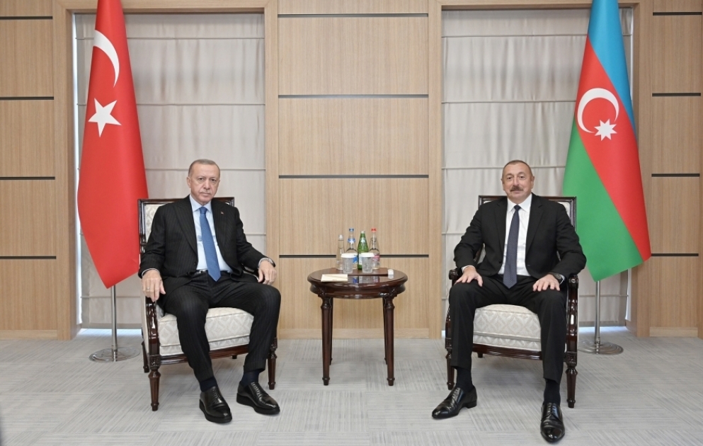Azerbaijani, Turkish presidents held one-on-one meeting