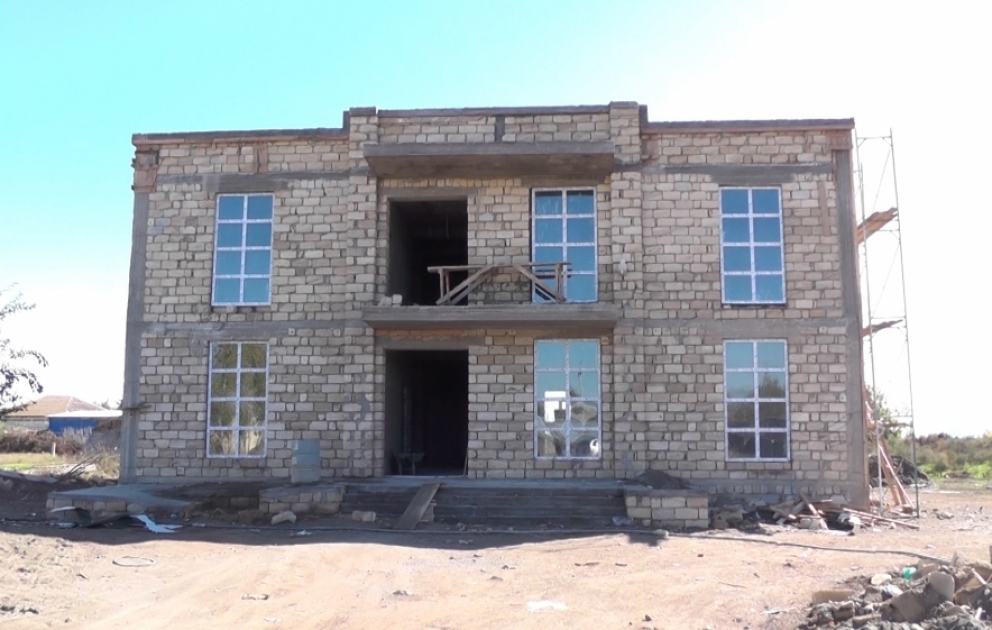 Düşmənin dağıtdığı evlər bərpa olunur