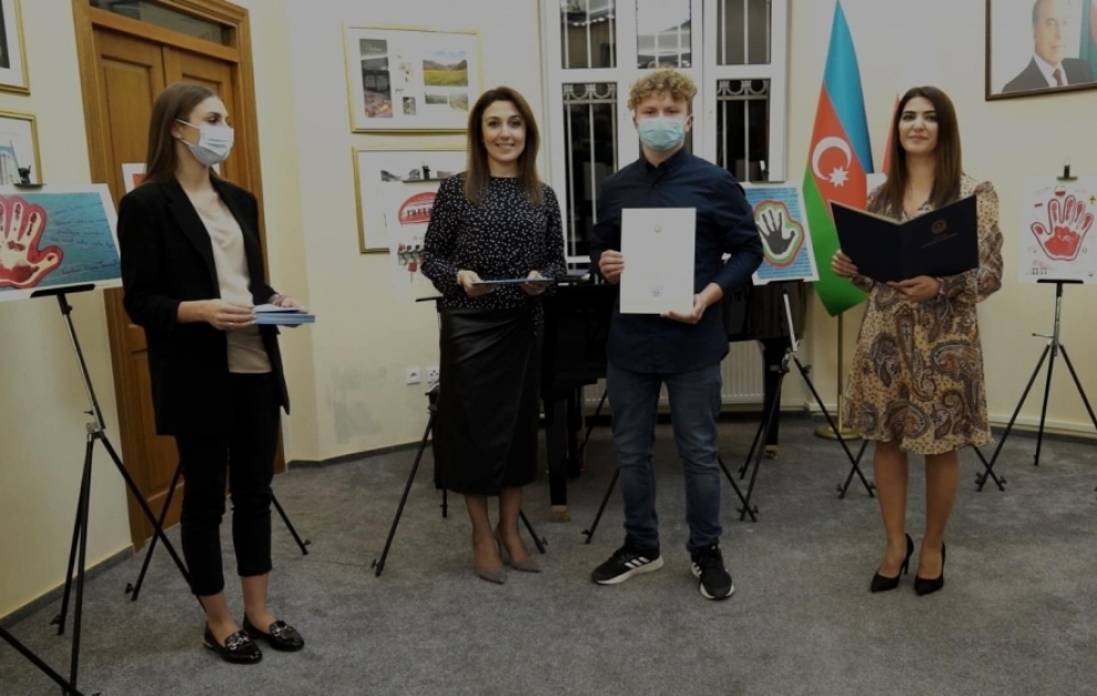 Varşavada Zəfər Günü münasibətilə rəsm sərgisi açılıb