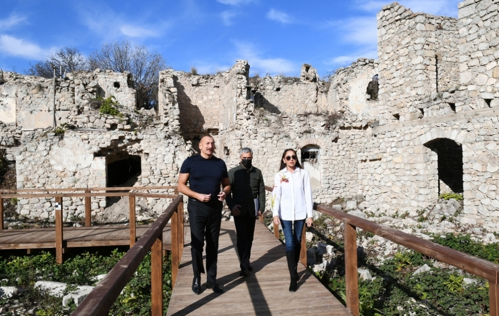 Visite de la mosquée Achaghy Gövher Aagha à Choucha