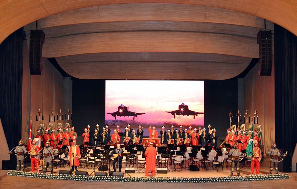 Türkiyənin Mehteran Birliyi Zəfər Günü münasibətilə keçirilən konsertdə çıxış edib