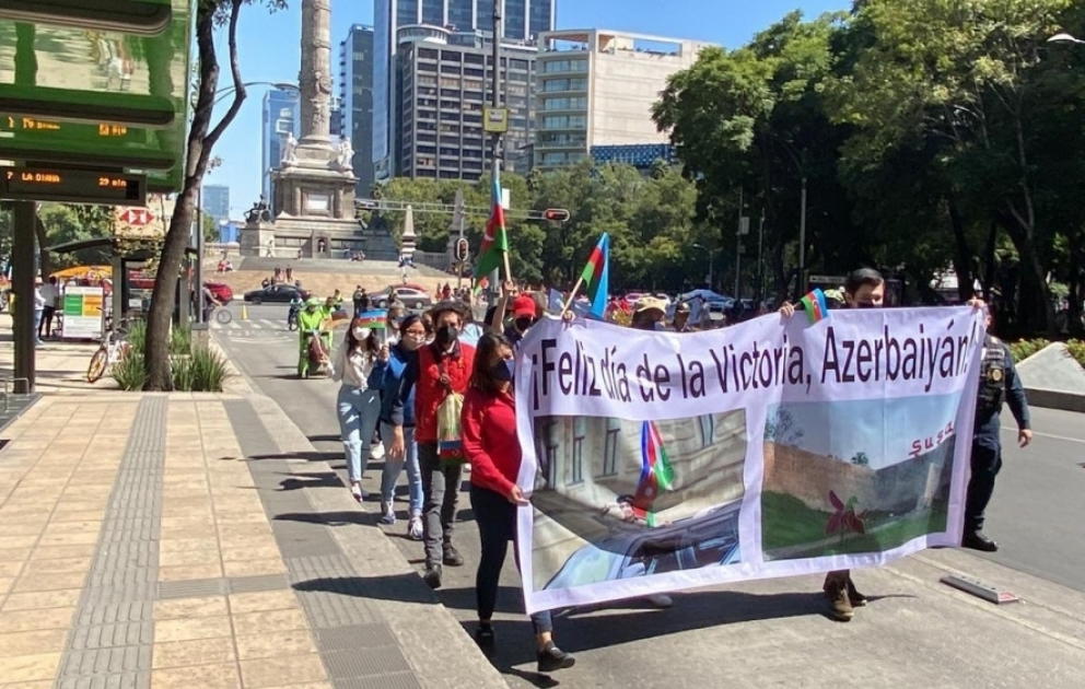 Azərbaycanın Zəfər Günü münasibətilə Meksikada yürüş keçirilib