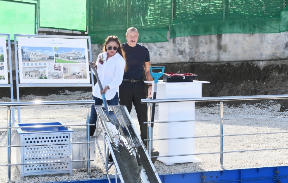 Schuscha: Präsident Ilham Aliyev und First Lady Mehriban Aliyeva legen Grundstein für zentrales Rayonkrankenhaus